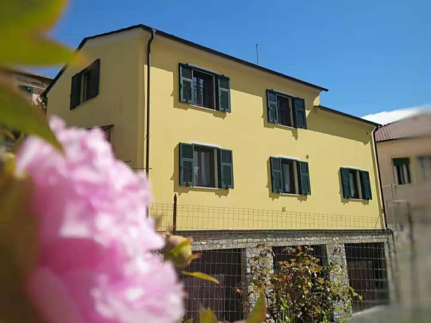 Ulivi - Comodita E Tranquillita Con Patio E Parcheggio إمبيريا المظهر الخارجي الصورة