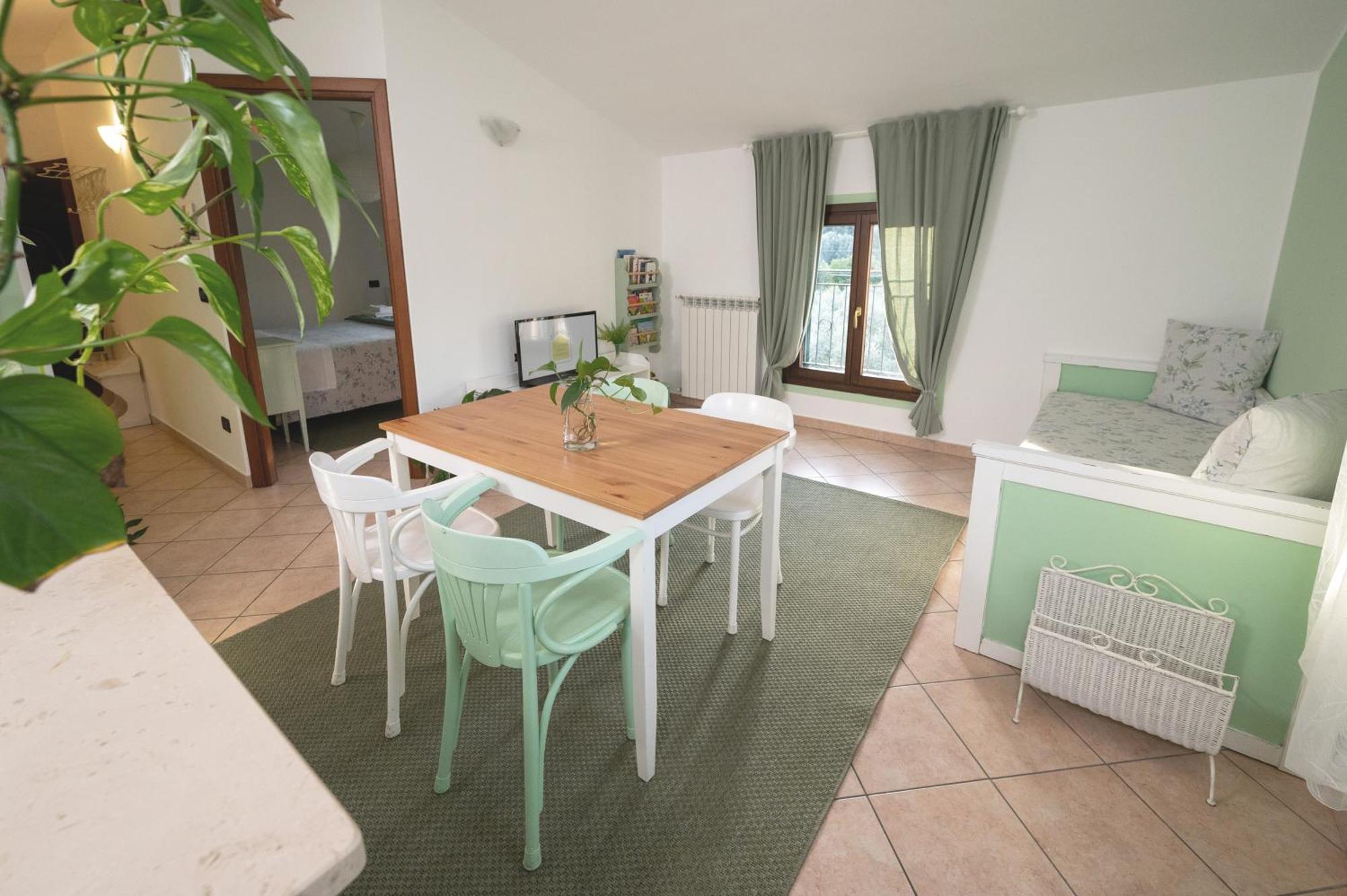 Ulivi - Comodita E Tranquillita Con Patio E Parcheggio إمبيريا المظهر الخارجي الصورة